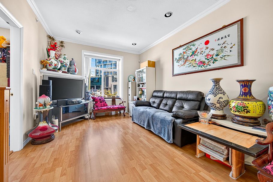 650 W 70th Avenue Vancouver, BC - 2