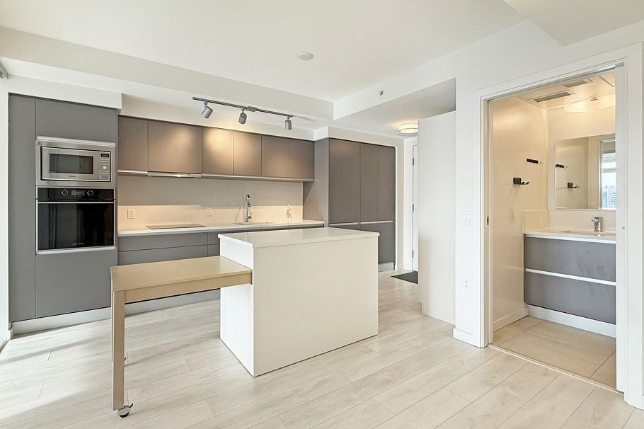 1211 180 E 2nd Avenue Vancouver, BC - 3