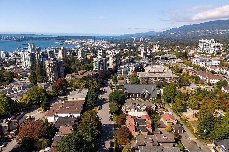 3 226 E 10th Street North Vancouver, BC - 39