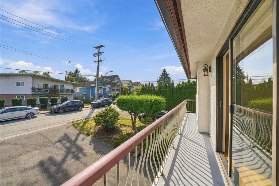 4371 Commercial Street Vancouver, BC - 7