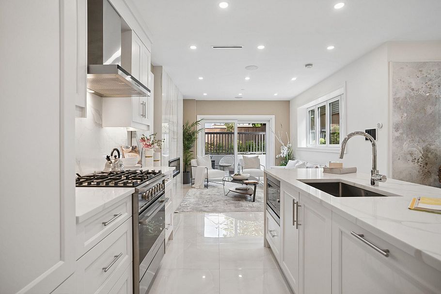 2523 W 8th Avenue Vancouver, BC - 4