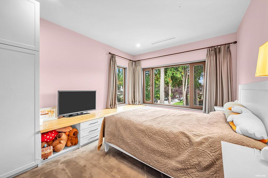 1112 W 38th Avenue Vancouver, BC - 24