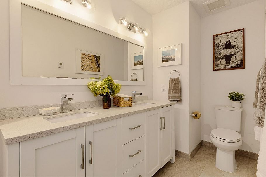 3 226 E 10th Street North Vancouver, BC - 25