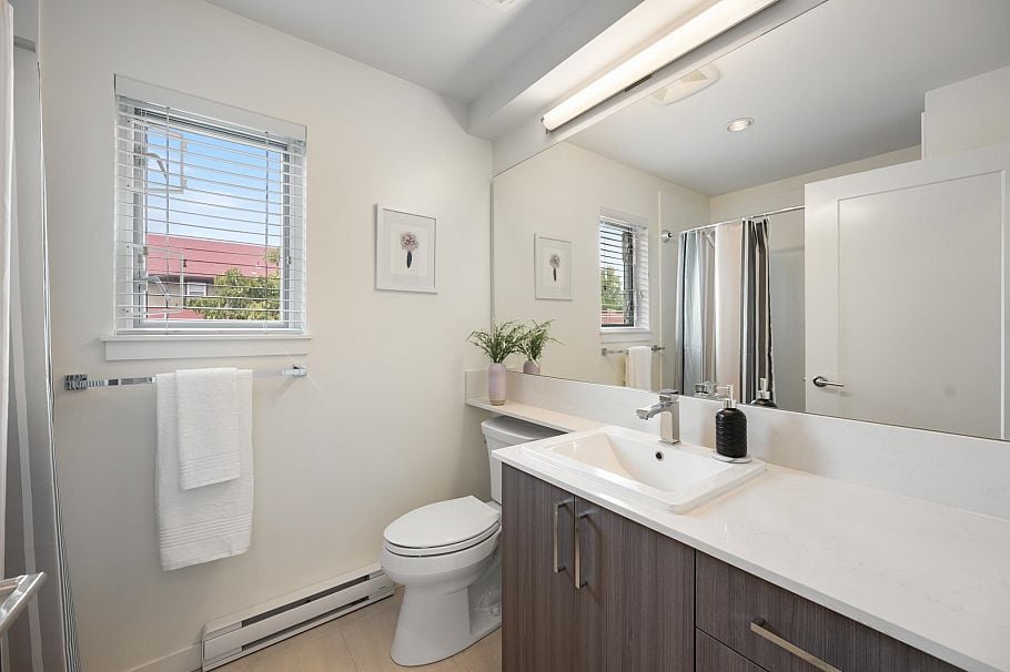 501 E 44th Avenue Vancouver, BC - 35