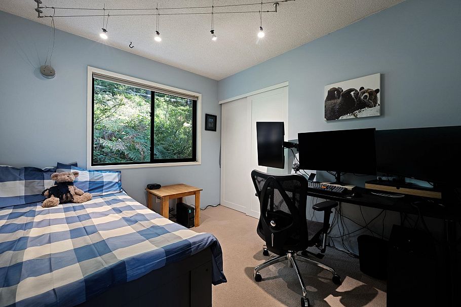 2344 Hyannis Drive North Vancouver, BC - 18