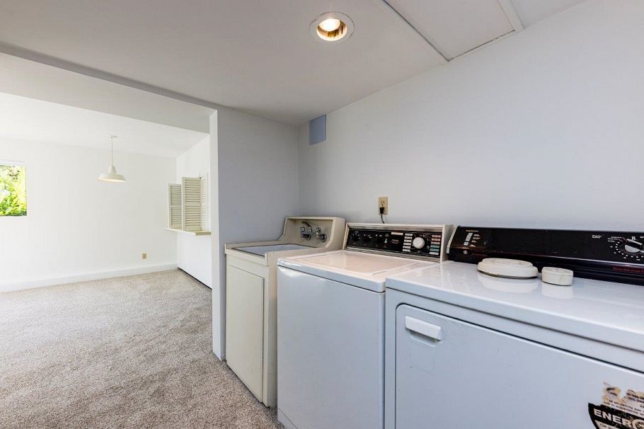 350 E Windsor Road North Vancouver, BC - 30