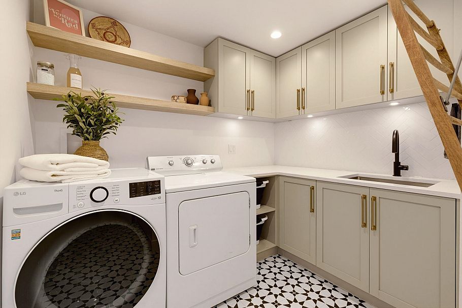 3 226 E 10th Street North Vancouver, BC - 36