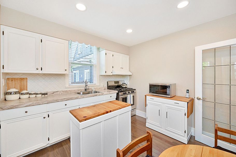 81 E 19th Avenue Vancouver, BC - 7