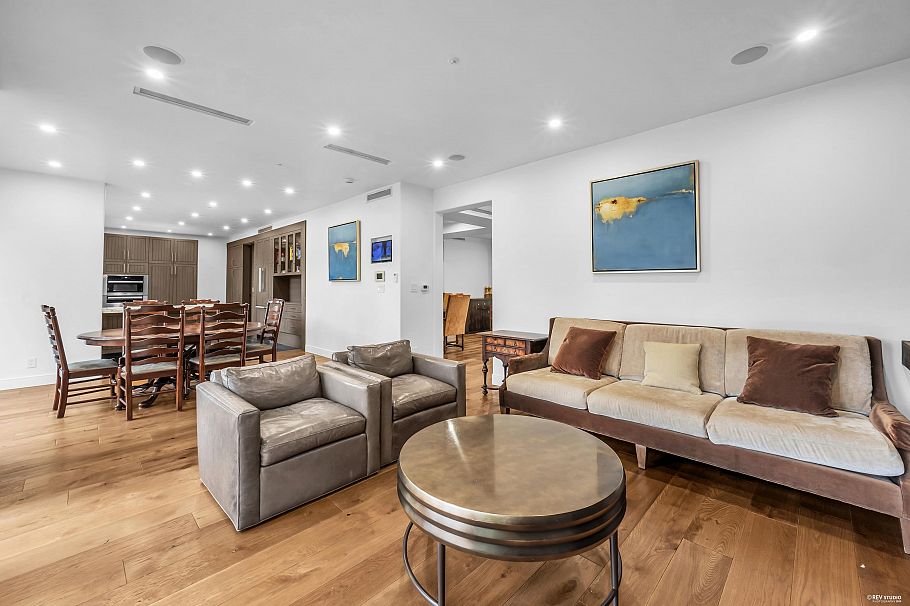 1112 W 38th Avenue Vancouver, BC - 12