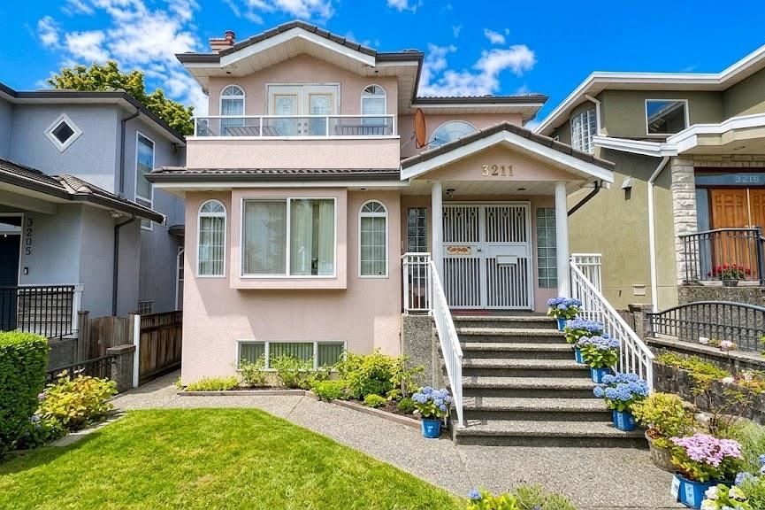 3211 Queens Avenue Vancouver, BC - 1