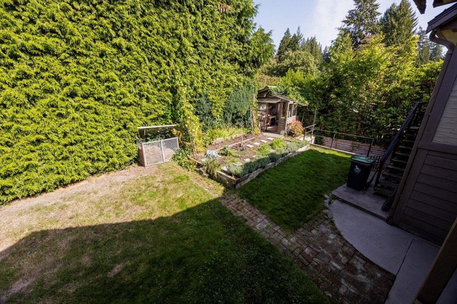 350 E Windsor Road North Vancouver, BC - 39