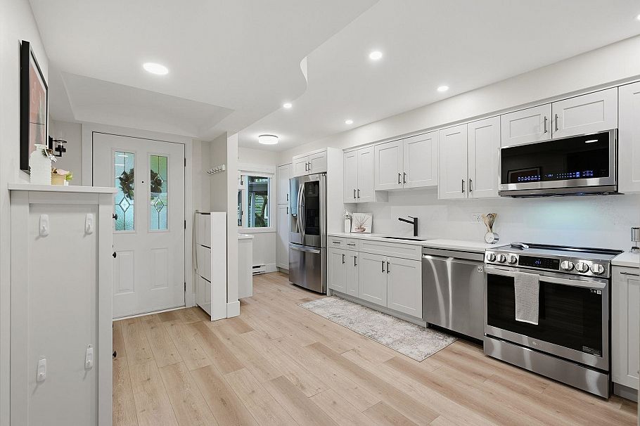 102 1538 Bowser Avenue North Vancouver, BC - 18