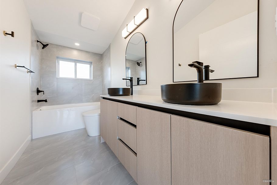202 5092 Slocan Street Vancouver, BC - 9