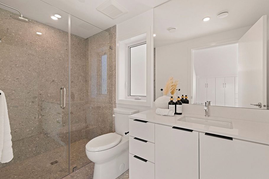 2796 Cambridge Street Vancouver, BC - 13