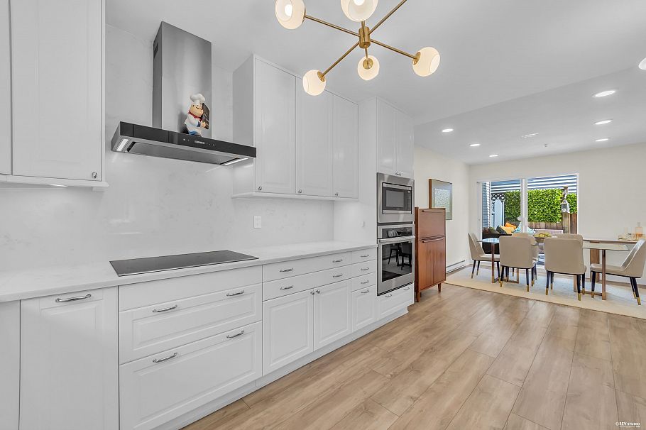 5 1233 W 16th Street North Vancouver, BC - 16