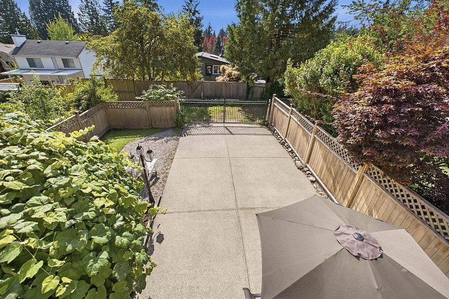 1153 Wellington Drive North Vancouver, BC - 30