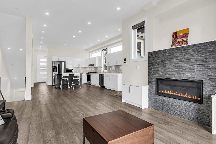 409 W Keith Road North Vancouver, BC - 1