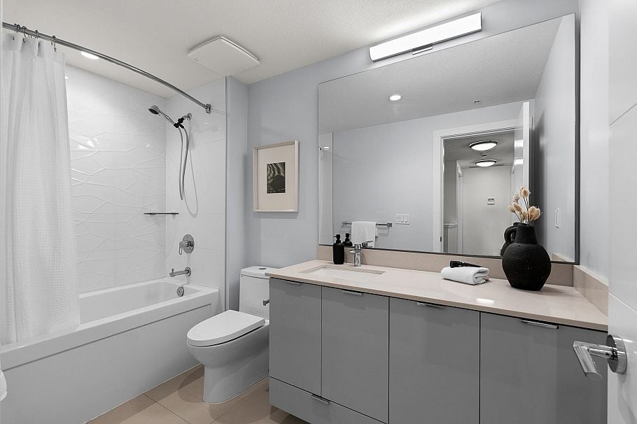TH3 108 E 8th Street North Vancouver, BC - 21
