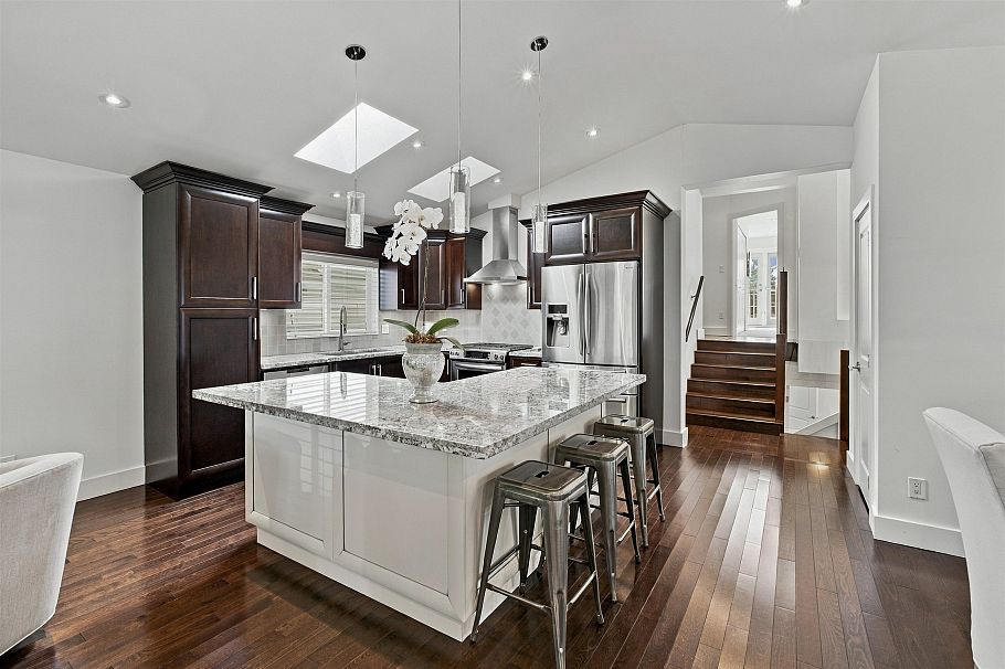1153 Wellington Drive North Vancouver, BC - 6