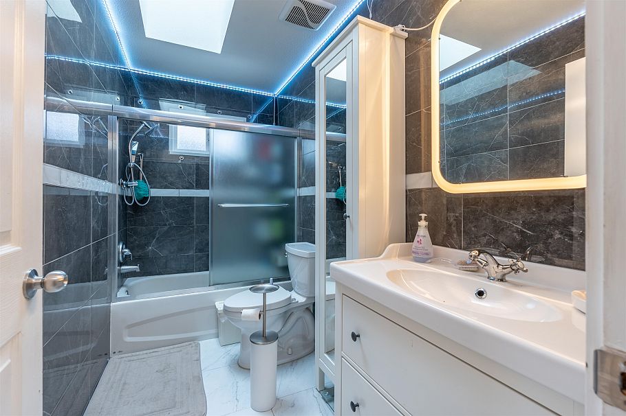 3681 Adanac Street Vancouver, BC - 17
