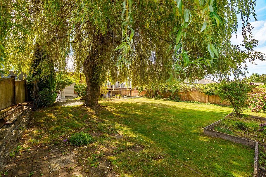 430 W Kings Road North Vancouver, BC - 27