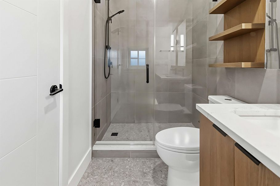 2 552 Kaslo Street Vancouver, BC - 17