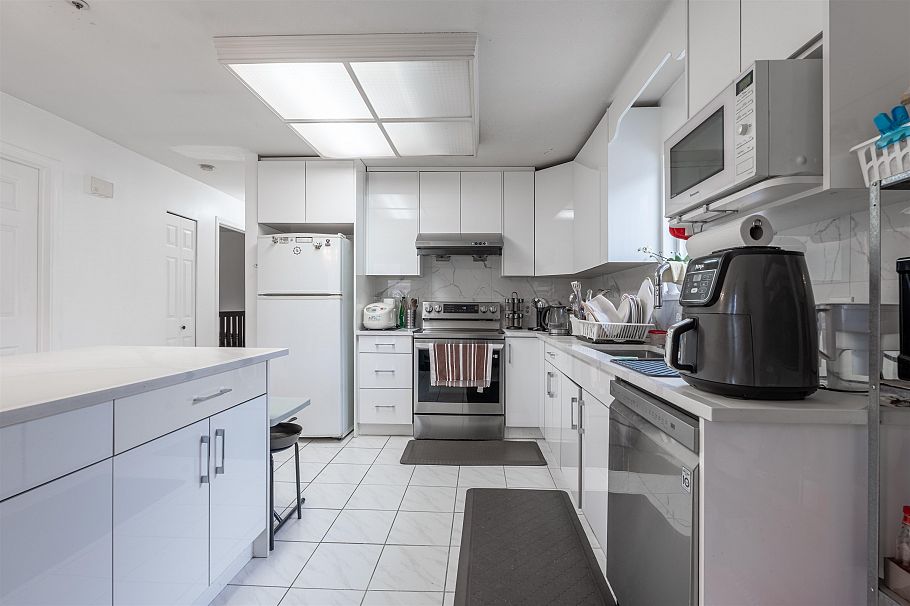 3681 Adanac Street Vancouver, BC - 14