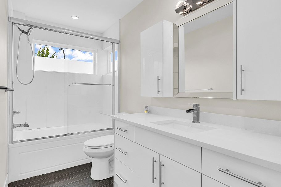409 W Keith Road North Vancouver, BC - 11
