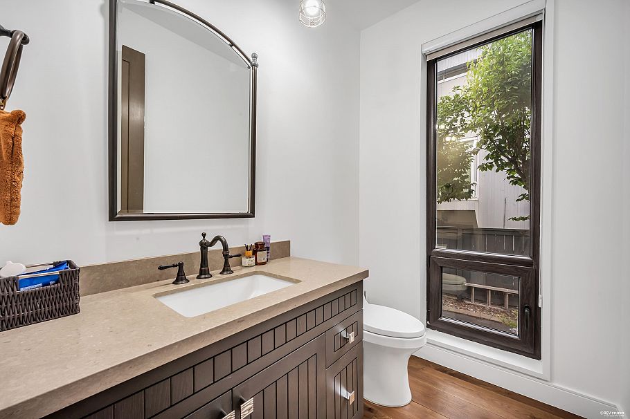 1112 W 38th Avenue Vancouver, BC - 9