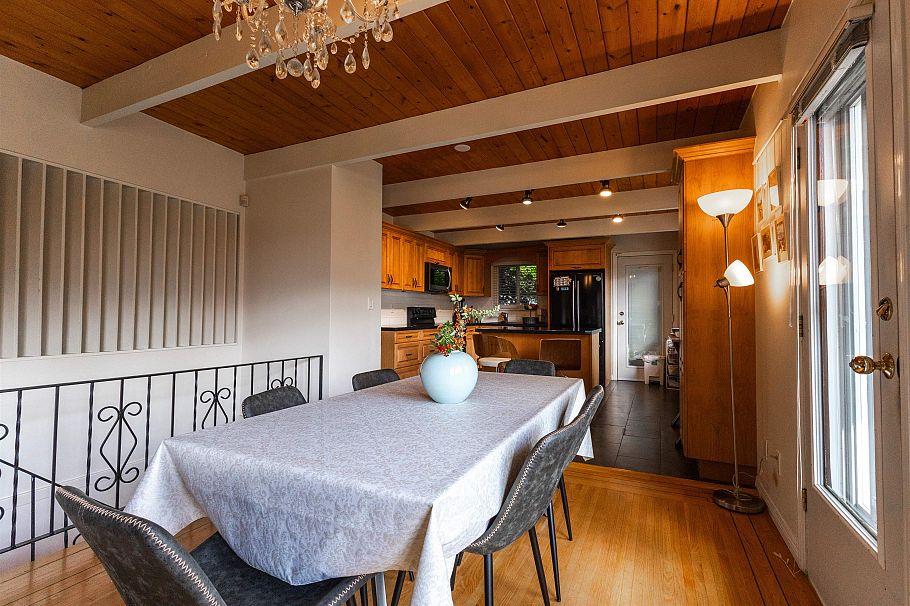 3063 Royal Avenue North Vancouver, BC - 3