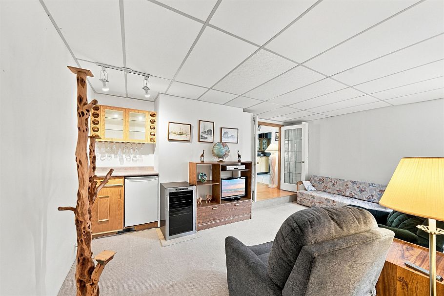 2161 Floralynn Crescent North Vancouver, BC - 14