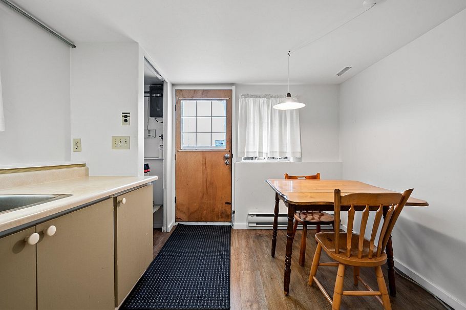3692 W 19th Avenue Vancouver, BC - 21