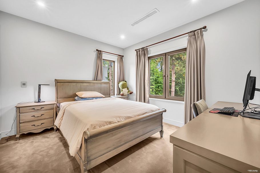 1112 W 38th Avenue Vancouver, BC - 27
