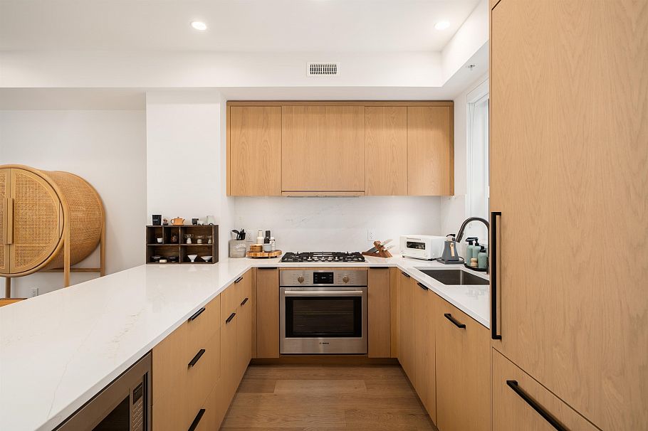 809 W 38th Avenue Vancouver, BC - 5