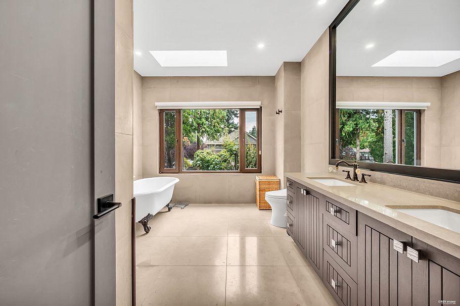 1112 W 38th Avenue Vancouver, BC - 22