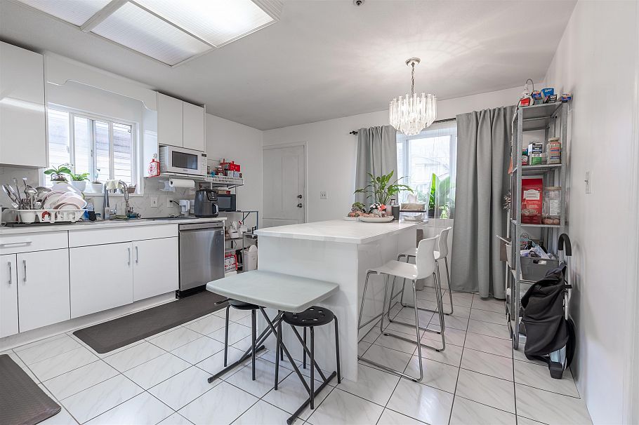 3681 Adanac Street Vancouver, BC - 15