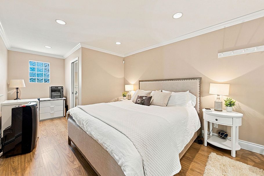 2360 Mackay Avenue North Vancouver, BC - 26