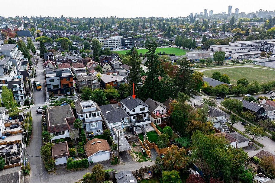 635 E 22nd Avenue Vancouver, BC - 38