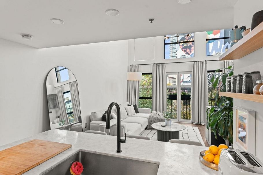 401 1 E Cordova Street Vancouver, BC - 12