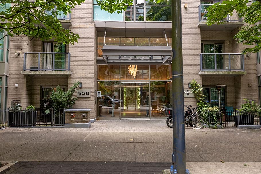 406 928 Richards Street Vancouver, BC - 38