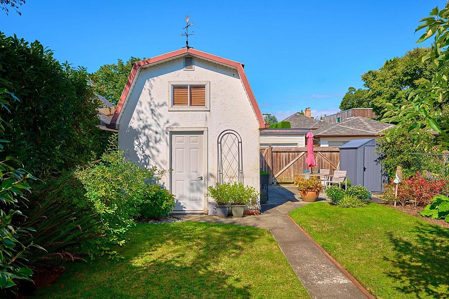 81 E 19th Avenue Vancouver, BC - 19