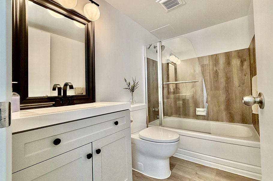 202 1345 Chesterfield Avenue North Vancouver, BC - 14