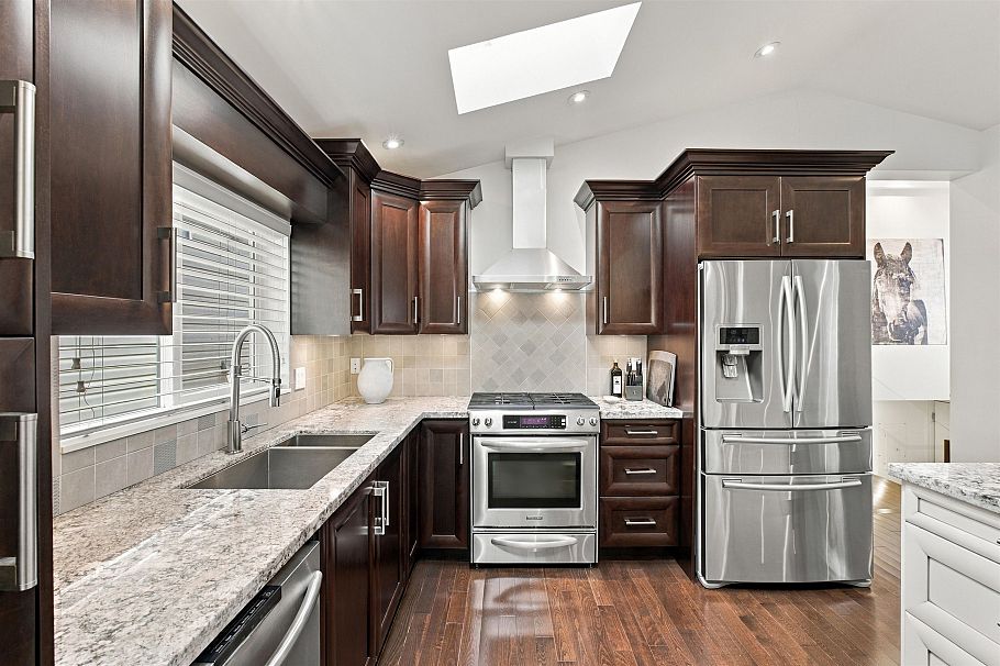 1153 Wellington Drive North Vancouver, BC - 9