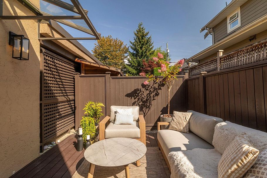 3 226 E 10th Street North Vancouver, BC - 21