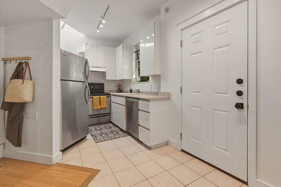 1239 E 22nd Avenue Vancouver, BC - 7