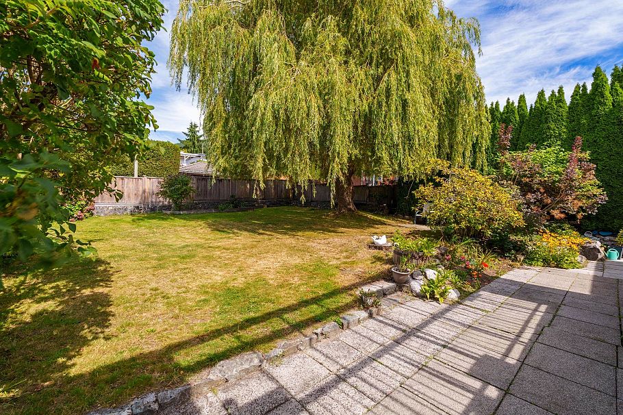 430 W Kings Road North Vancouver, BC - 26
