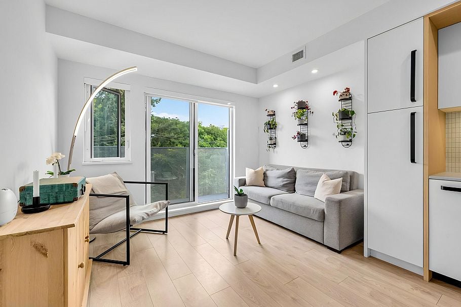 411 2520 Guelph Street Vancouver, BC - 11
