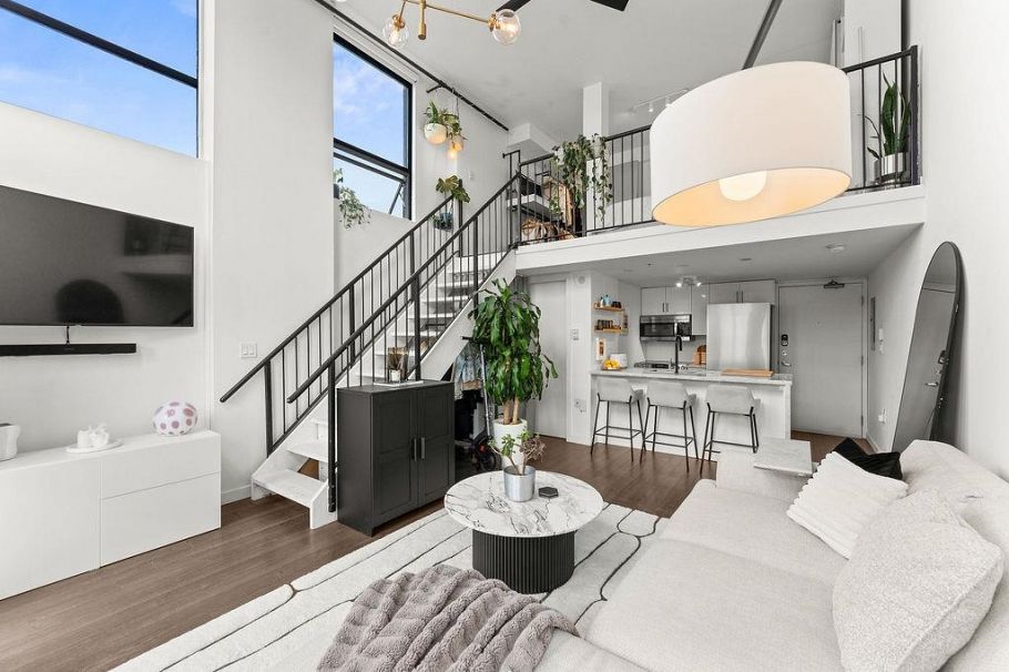401 1 E Cordova Street Vancouver, BC - 1