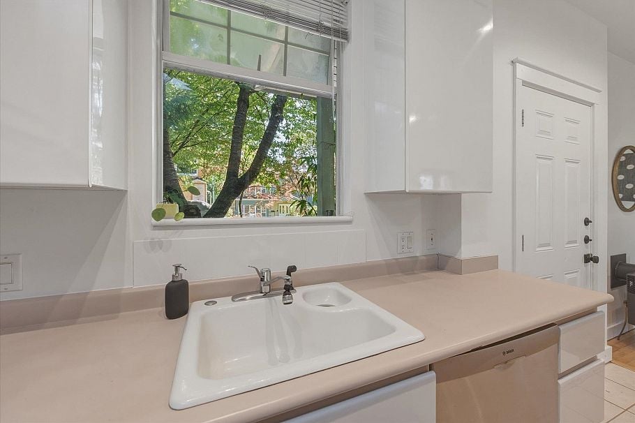1239 E 22nd Avenue Vancouver, BC - 10
