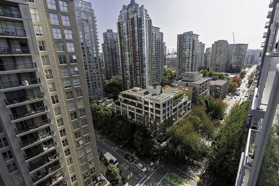 1702 1001 Richards Street Vancouver, BC - 12